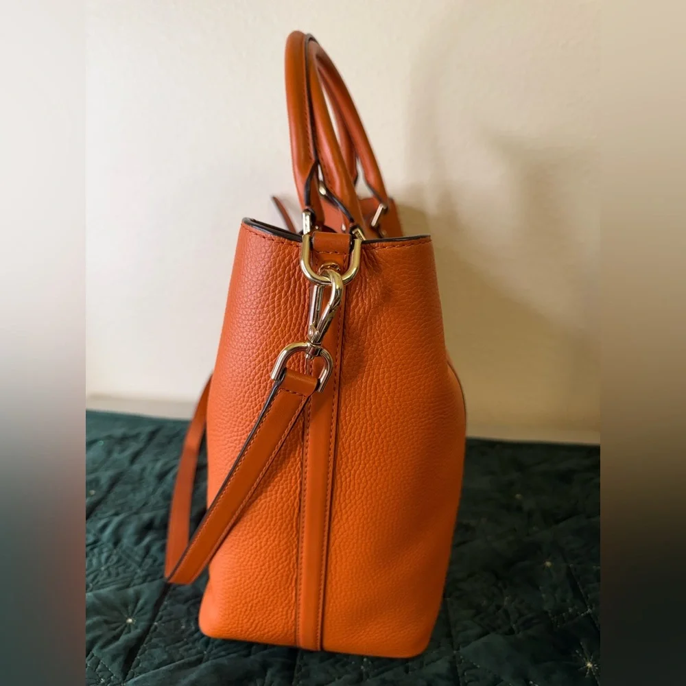 BARELY USED ….. MICHAEL KORS JET SET ORANGE MEDIUM TOTE w/DUST BAG - Picture 2 of 8